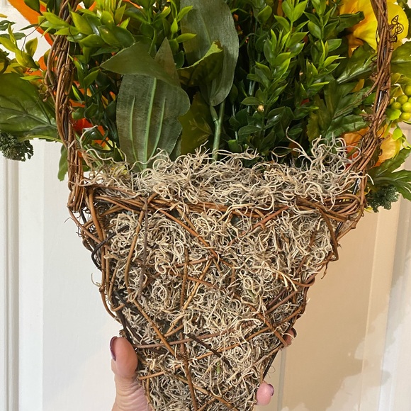 Asiatic Lily Vine Basket - Picture 5 of 5